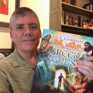 Rick Riordan com 'Percy Jackson e os Deuses Gregos' / DivulgaA�A?o