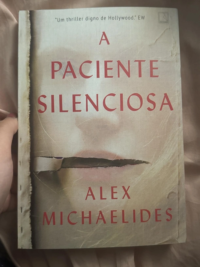 Capa do livro A Paciente Misteriosa. Falando sobre os melhores livros de suspense.
