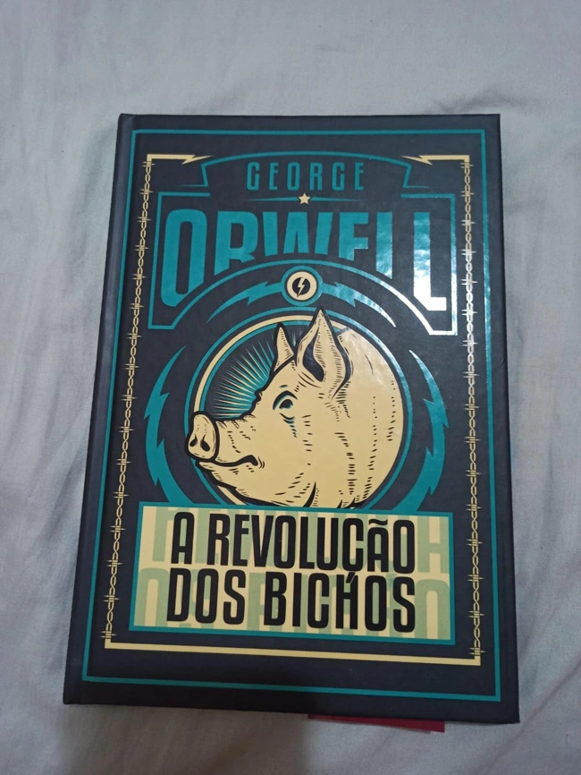 Livro A Revolução dos Bichos, de George Orwell. Falando sobre os melhores livros para ler.